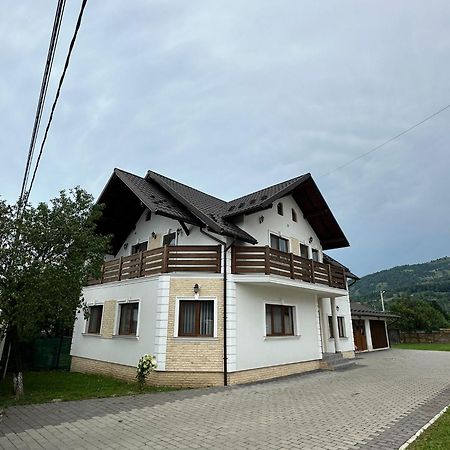 Hotel Casa Dacului Petrova Exteriér fotografie